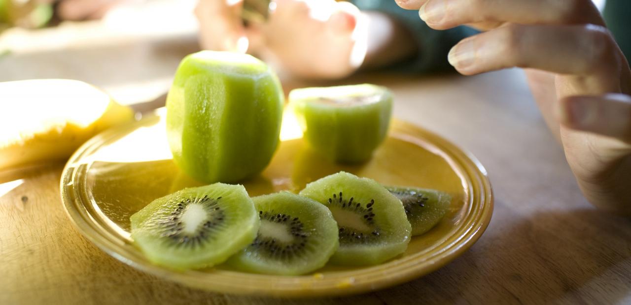  Llevas toda la vida comiendo kiwi de la forma equivocada, según la ciencia - Secretos del Mundo